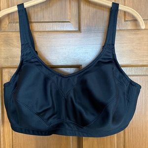 Breezies black bra size 44D